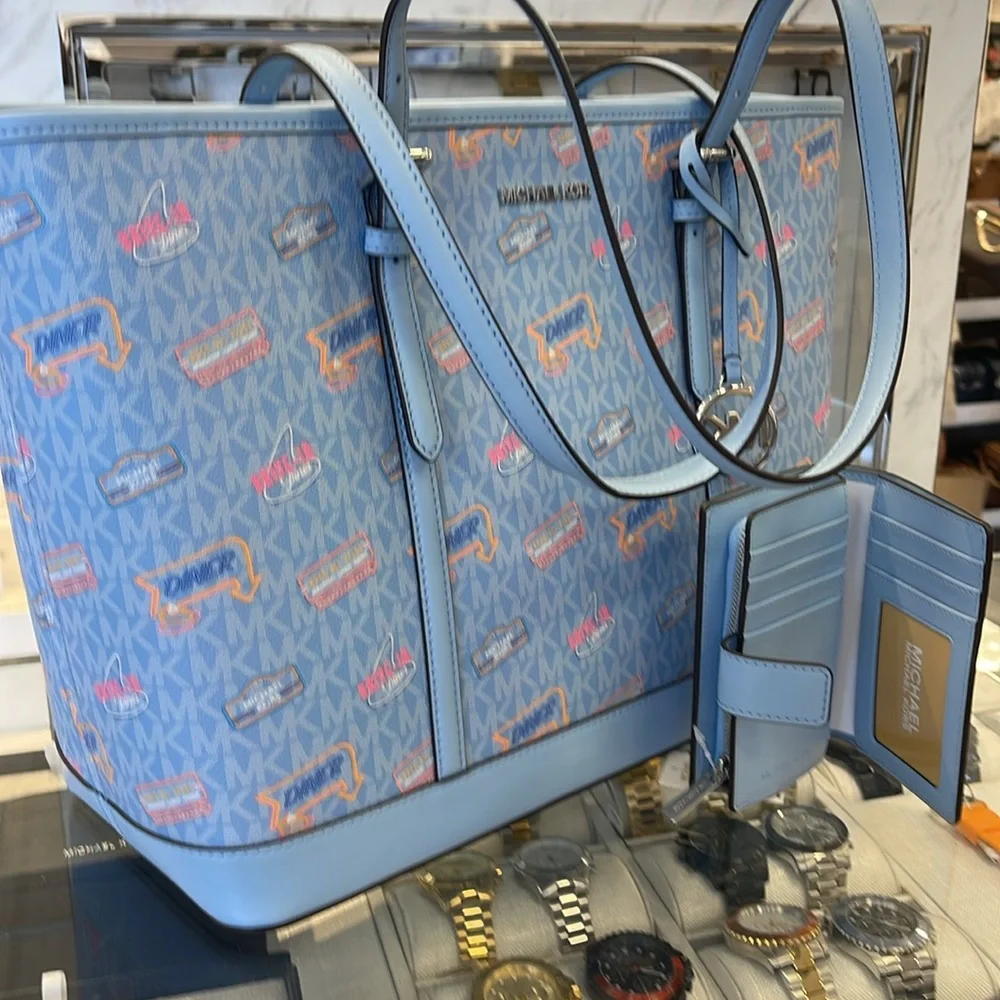 MICHAEL KORS JST Lg Printed  Logo Tote Bag & MK JST Md Prntd Logo Bi-Fold Wallet - Picture 8 of 16